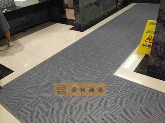 洗手间疏水防滑地垫.png